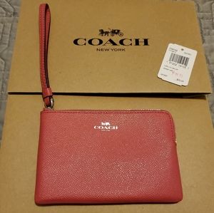 COACH WRISTLET MAGENTA LEATHER - BNWT